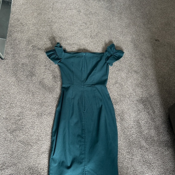 Apricot off the shoulder green dress - Picture 2 of 2